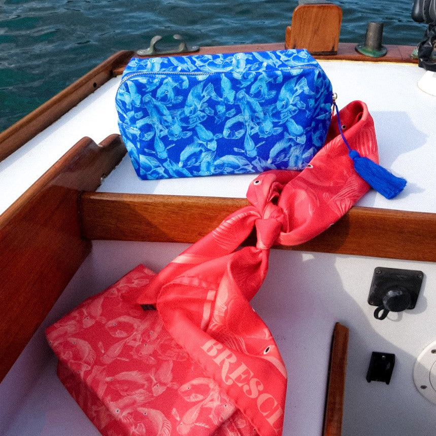 Image of Parrots of Paradise Travel Bag - Blue