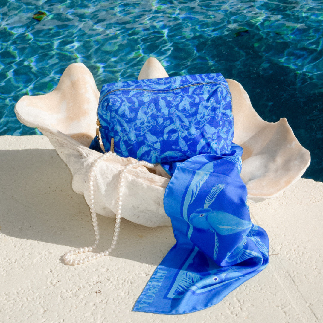 Image of Parrots of Paradise Travel Bag - Blue